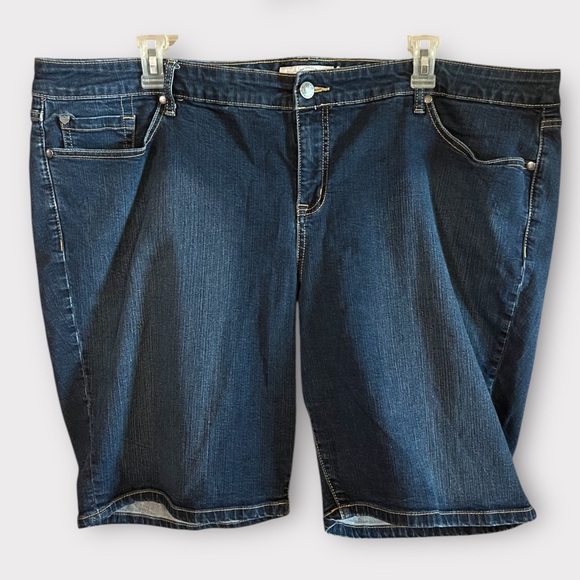 Torrid Women’s Plus Size 26 Dark Blue Denim 9” Bermuda Shorts - Picture 1 of 7